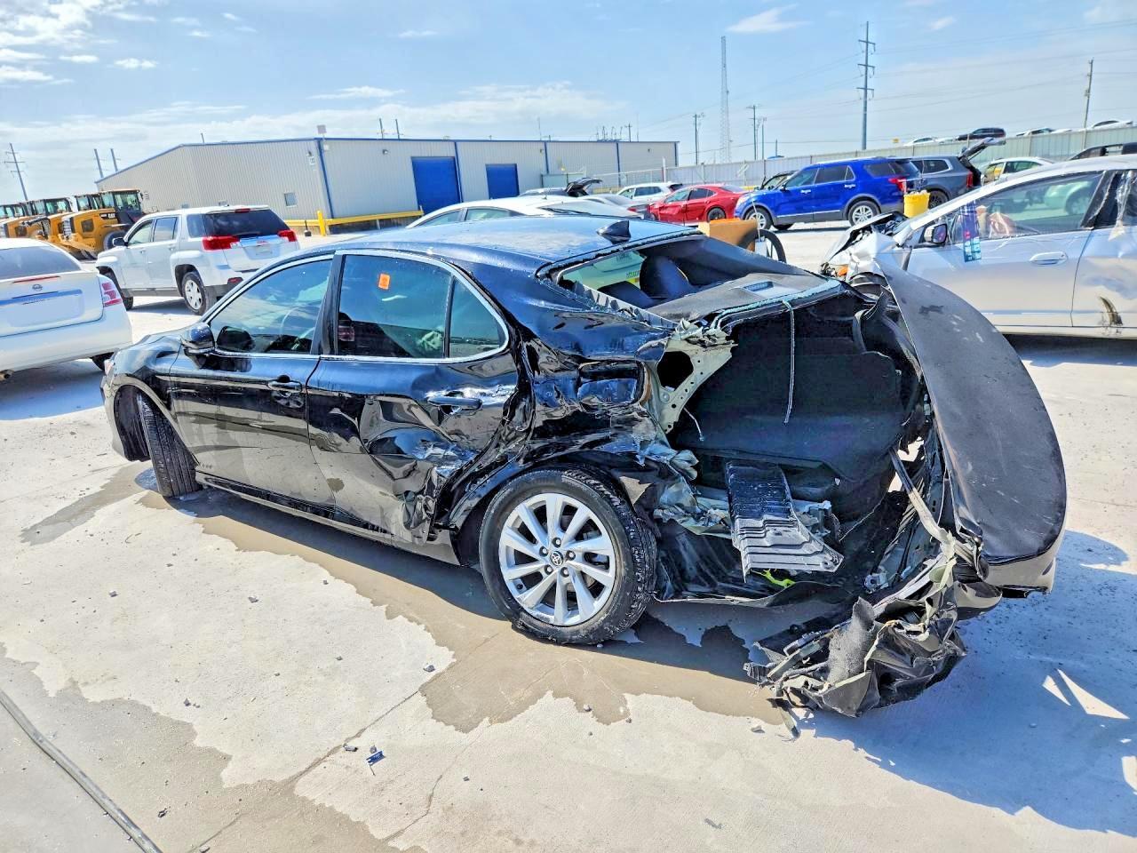 2024 Toyota Camry Le - zdjęcie 2
