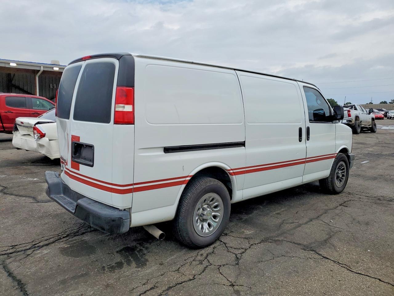 2014 Chevrolet Express G1500 - zdjęcie 3