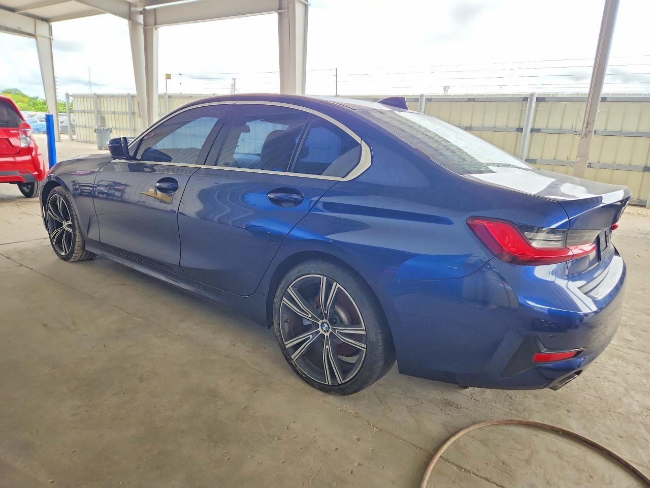 2020 BMW 330I - zdjęcie 2