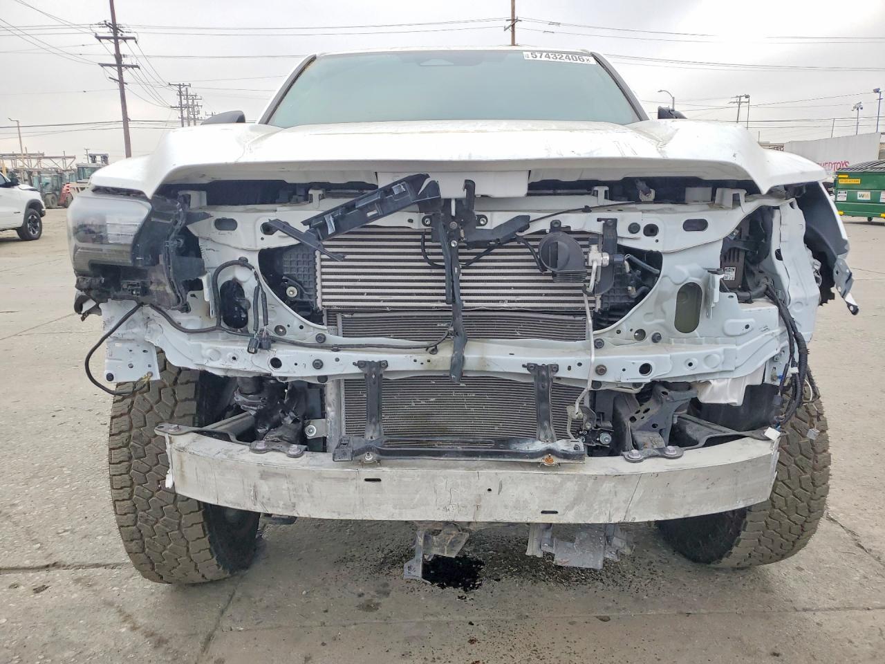 2024 Toyota Tacoma Sr - zdjęcie 5