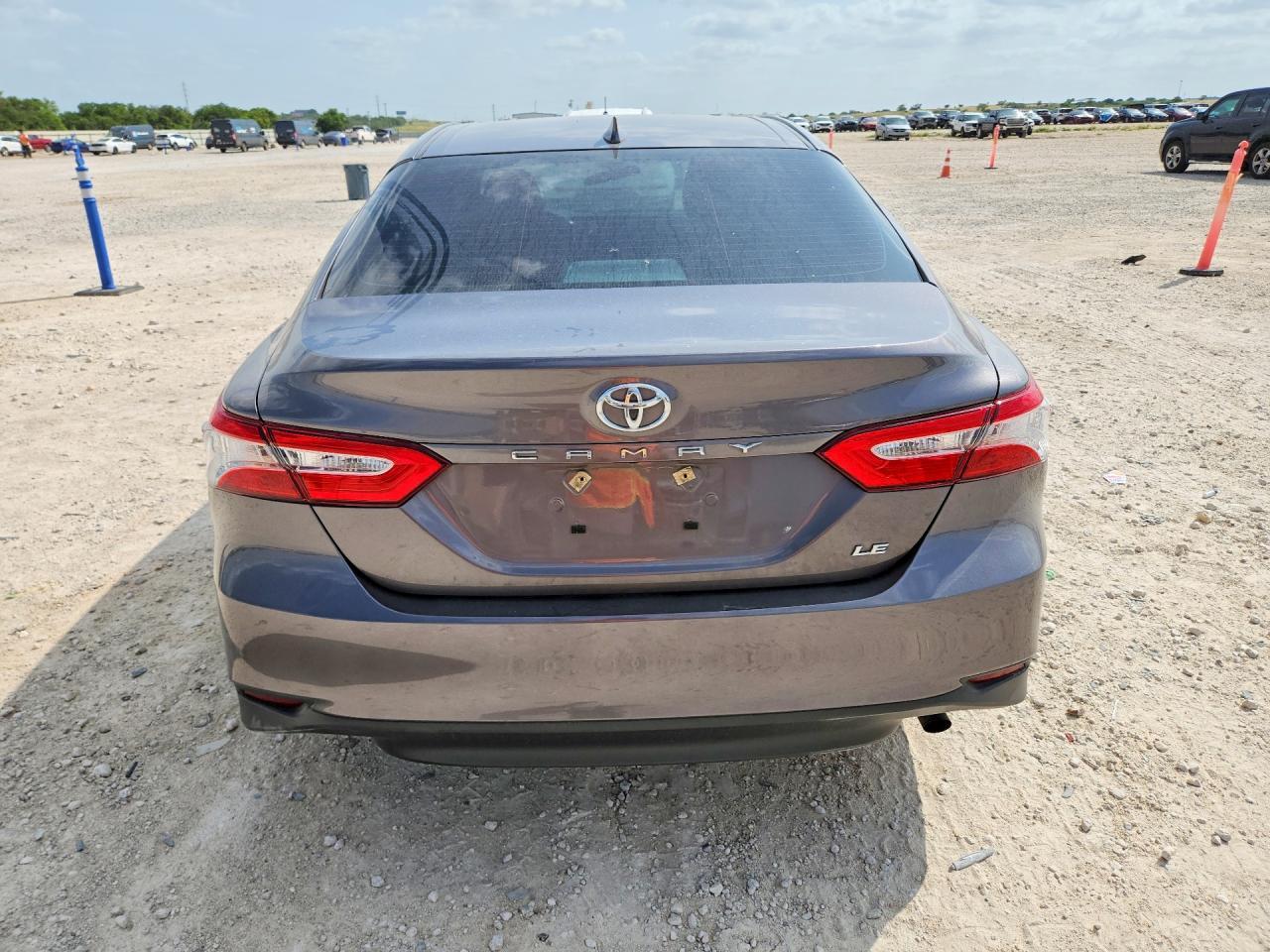 2019 Toyota Camry Le - zdjęcie 6
