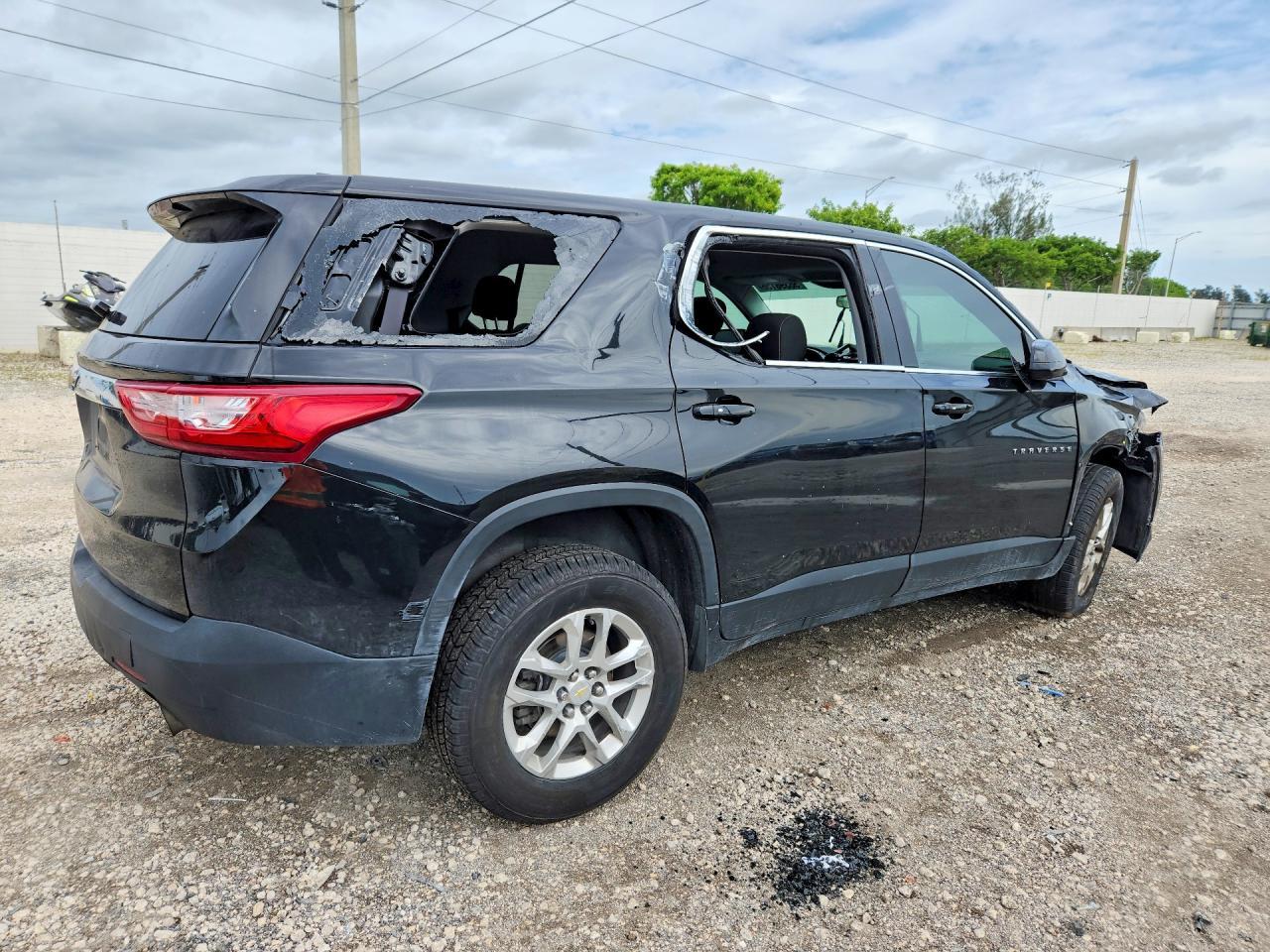 2020 Chevrolet Traverse Ls - zdjęcie 3