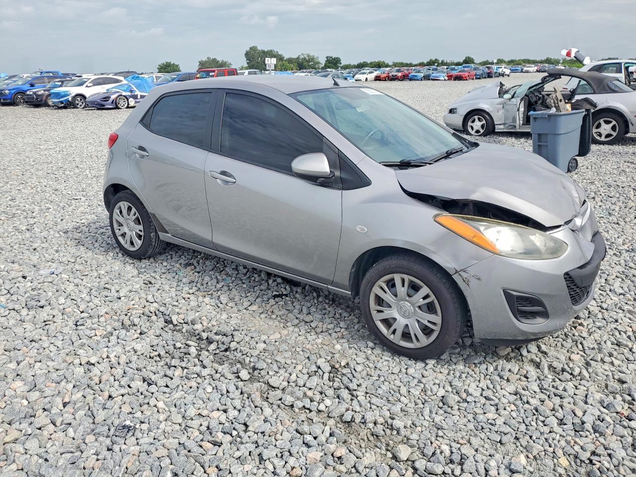 2014 Mazda Mazda2 Sport - zdjęcie 4