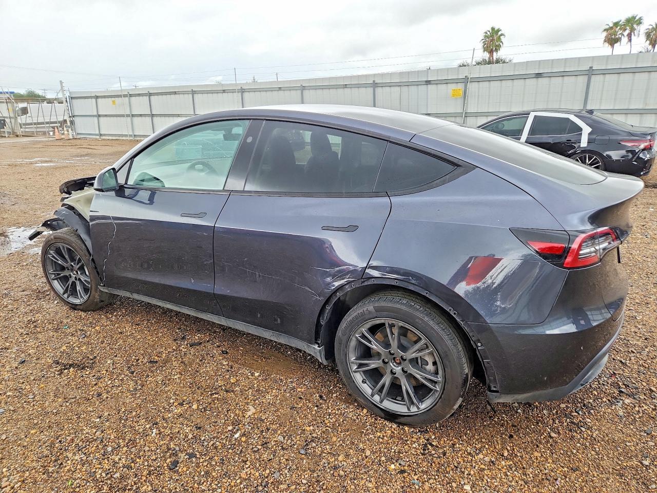 2024 Tesla Model Y - zdjęcie 2