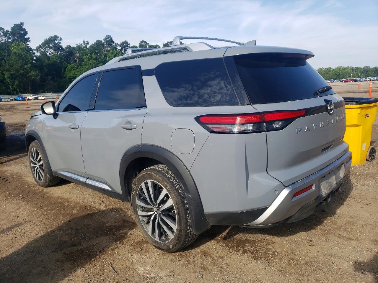 2025 Nissan Pathfinder Platinum - zdjęcie 2