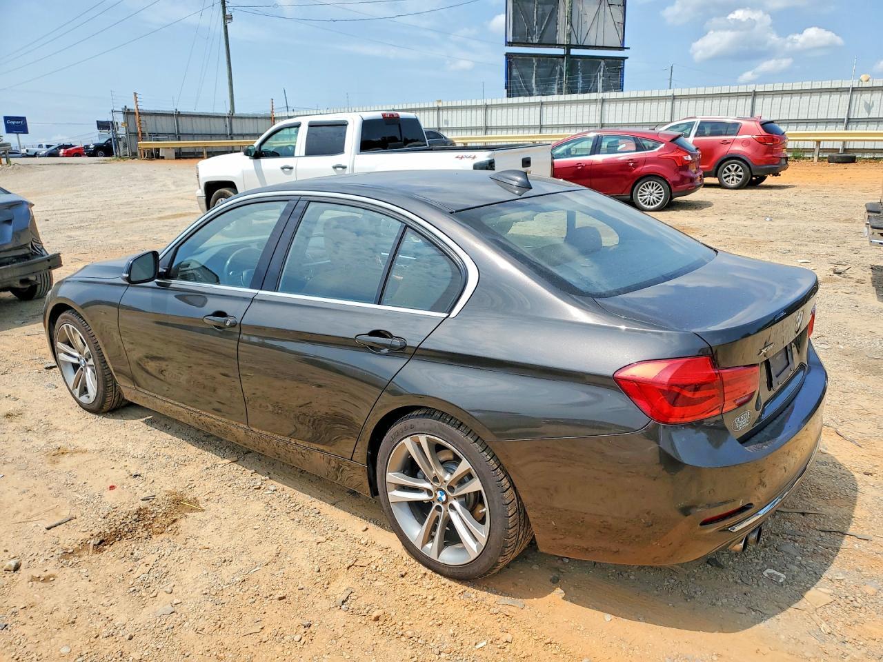 2017 BMW Seria 3 330i - zdjęcie 2