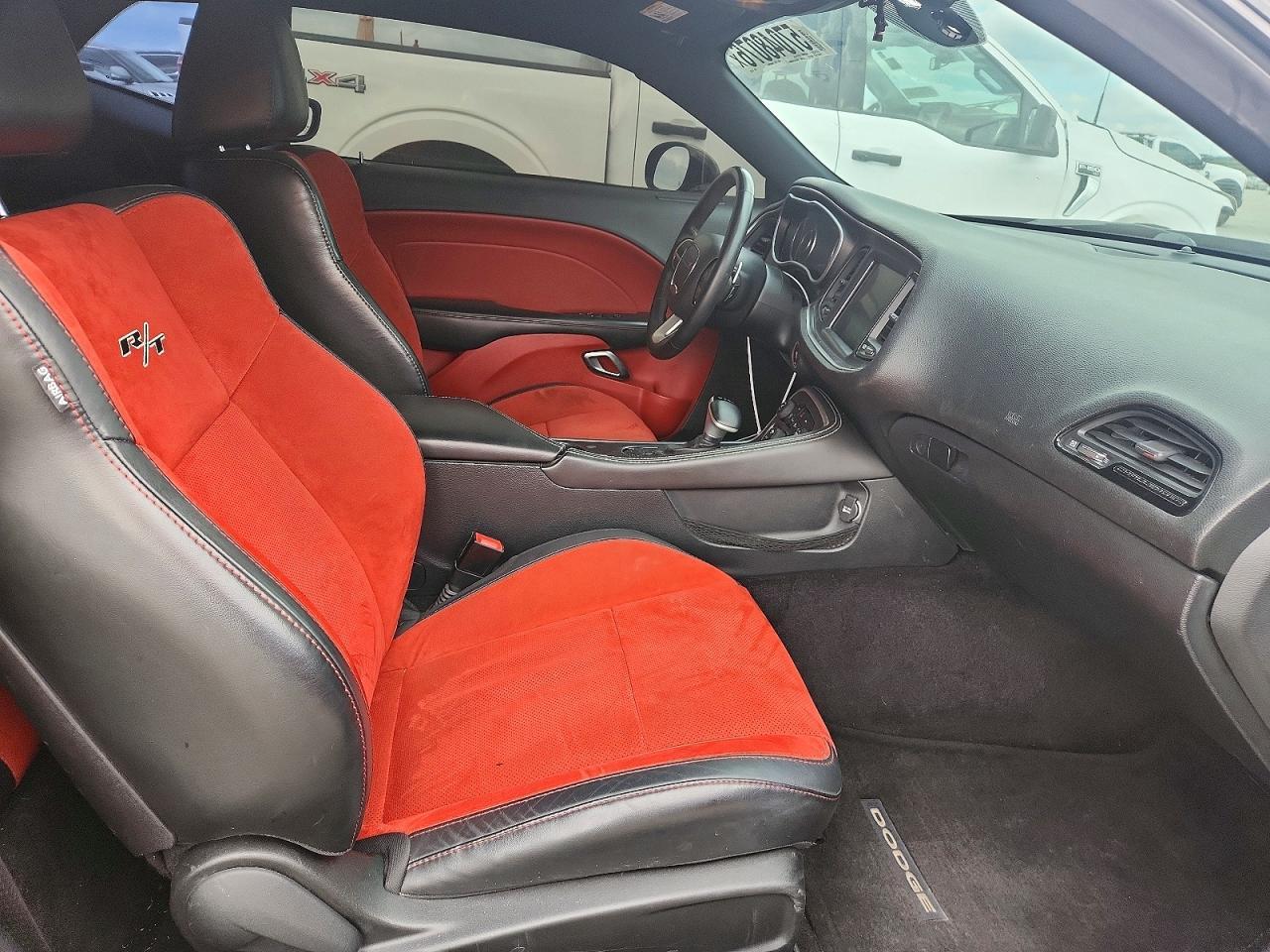 2016 Dodge Challenger R - zdjęcie 10