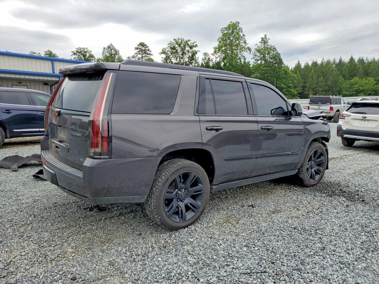 2018 Cadillac Escalade Premium Luxury - zdjęcie 3