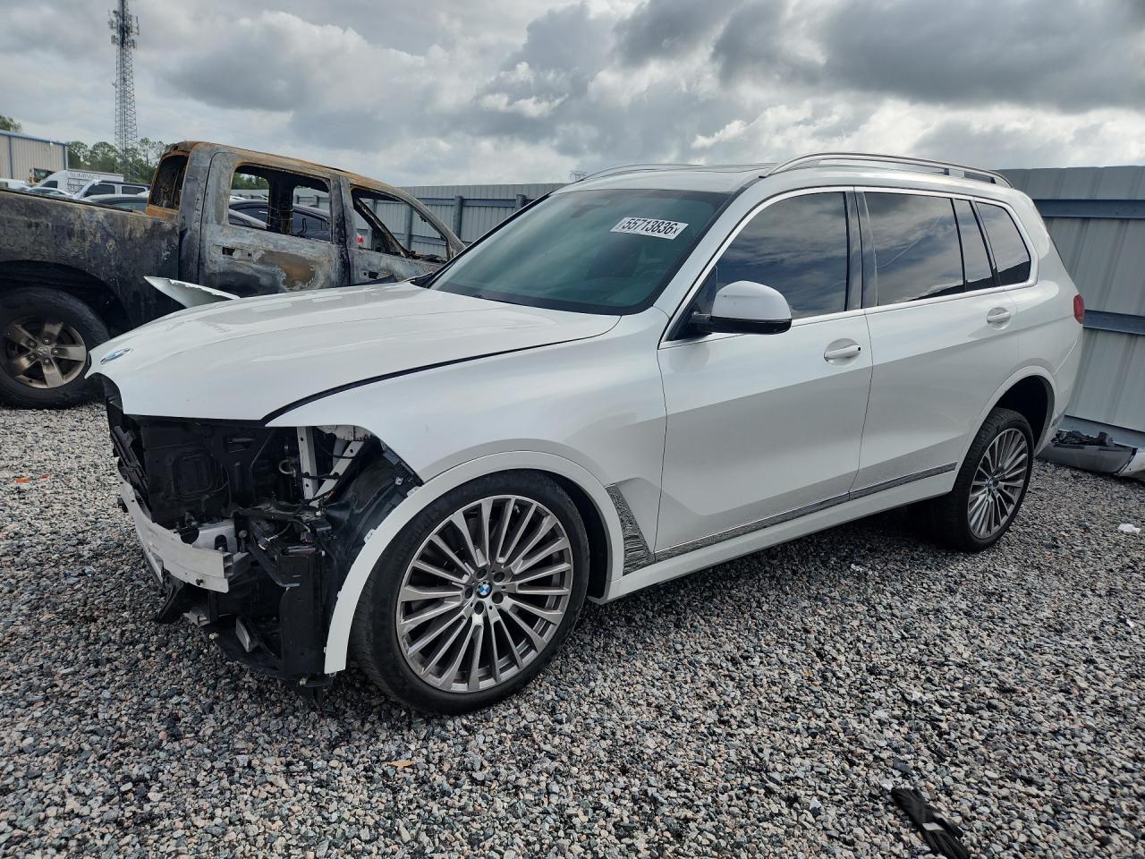 2021 BMW X7 xDrive40I - zdjęcie główne