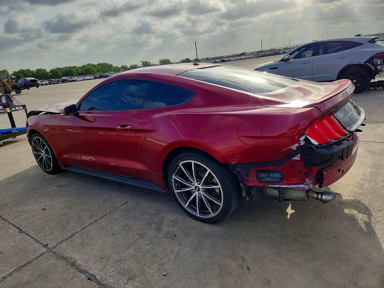 2018 Ford Mustang - zdjęcie 2