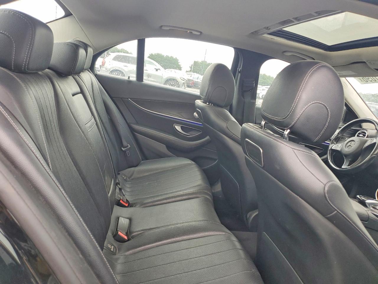 2018 Mercedes-Benz E 300 - zdjęcie 10