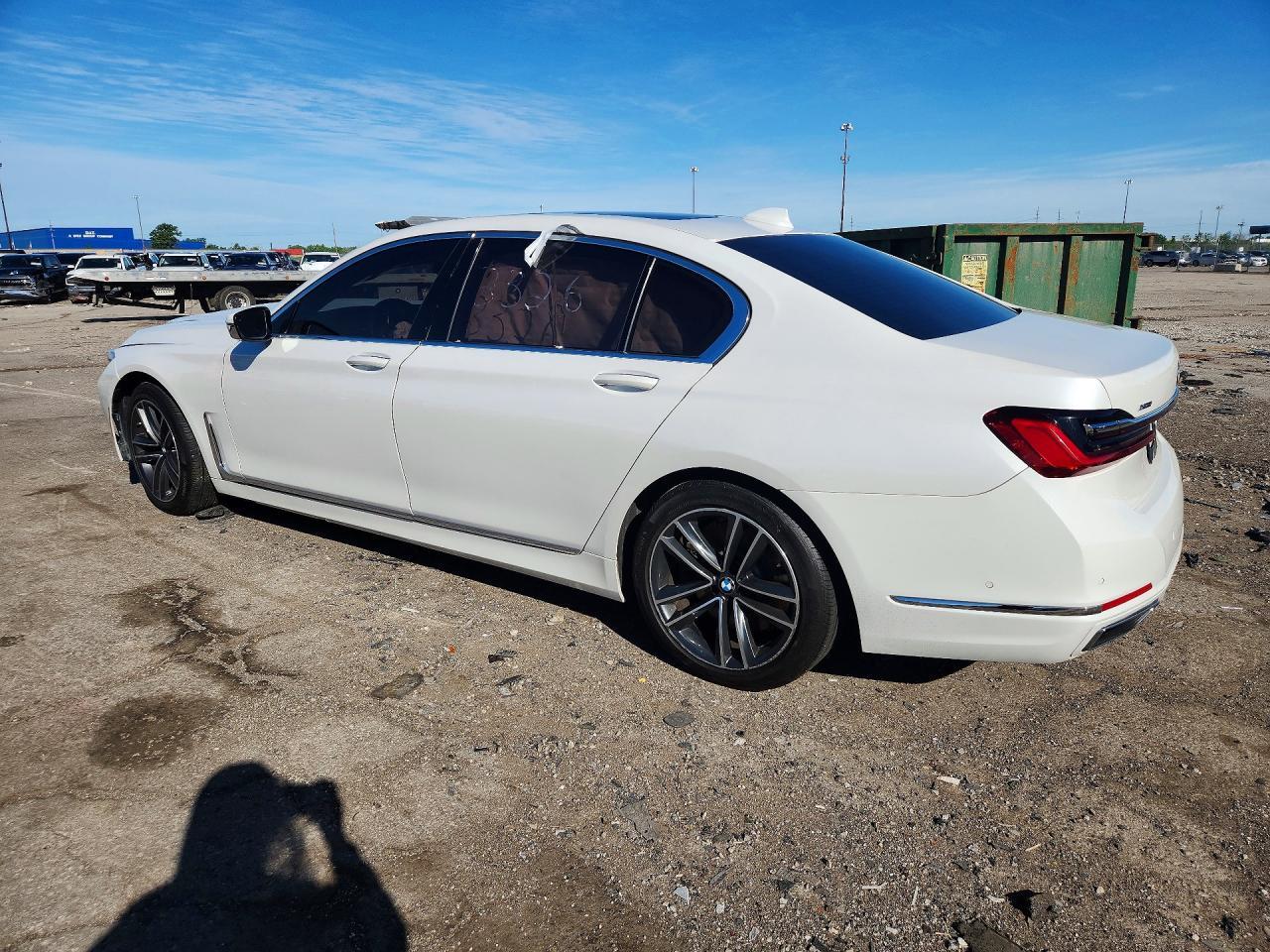 2021 BMW 750 Xi - zdjęcie 2
