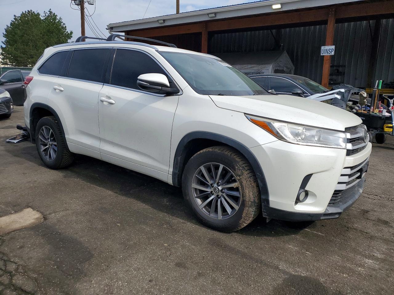 2017 Toyota Highlander Xle - zdjęcie 4