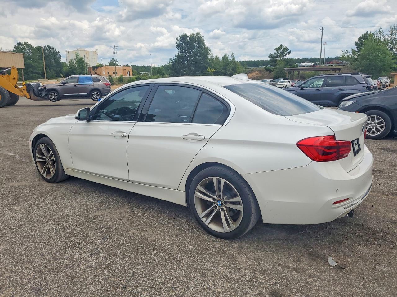 2017 BMW 330 I - zdjęcie 2