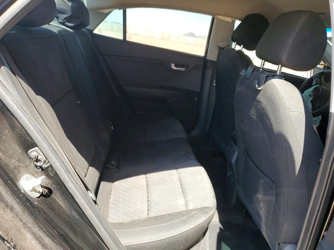 2020 Kia Rio S - zdjęcie 10