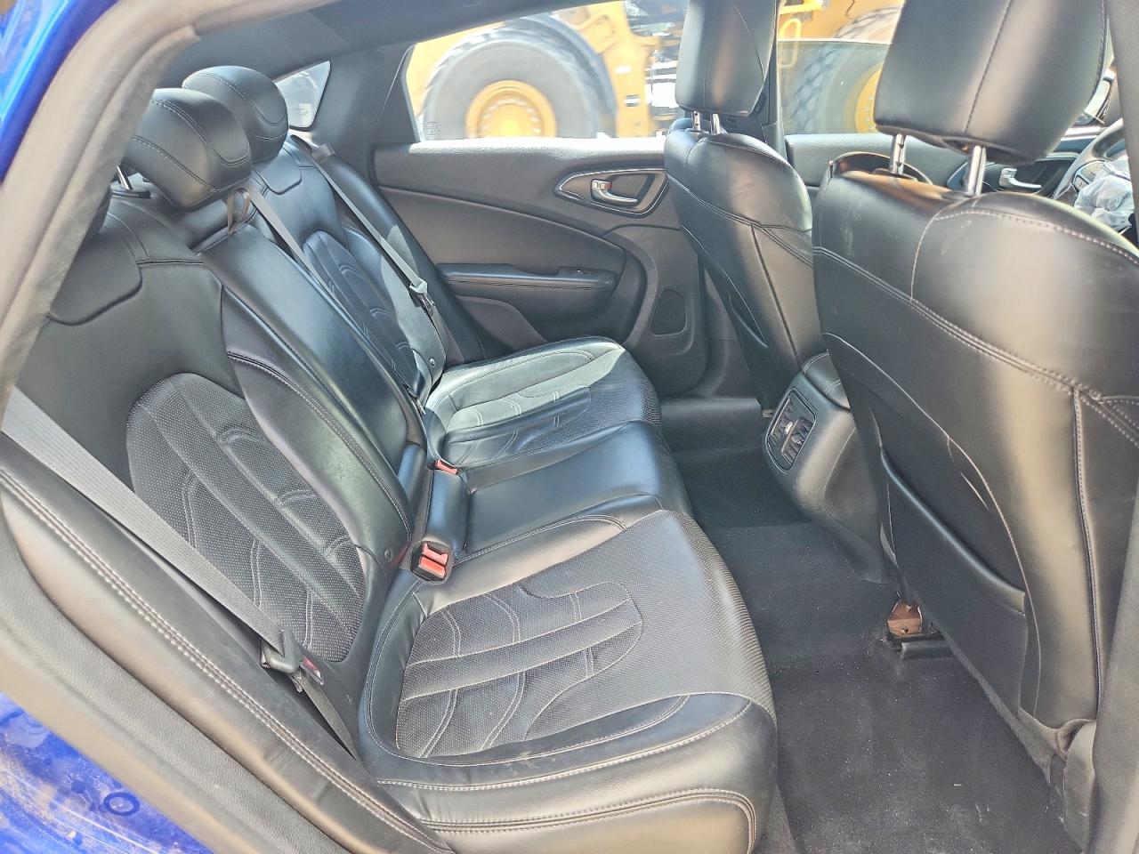 2015 Chrysler 200 - zdjęcie 10