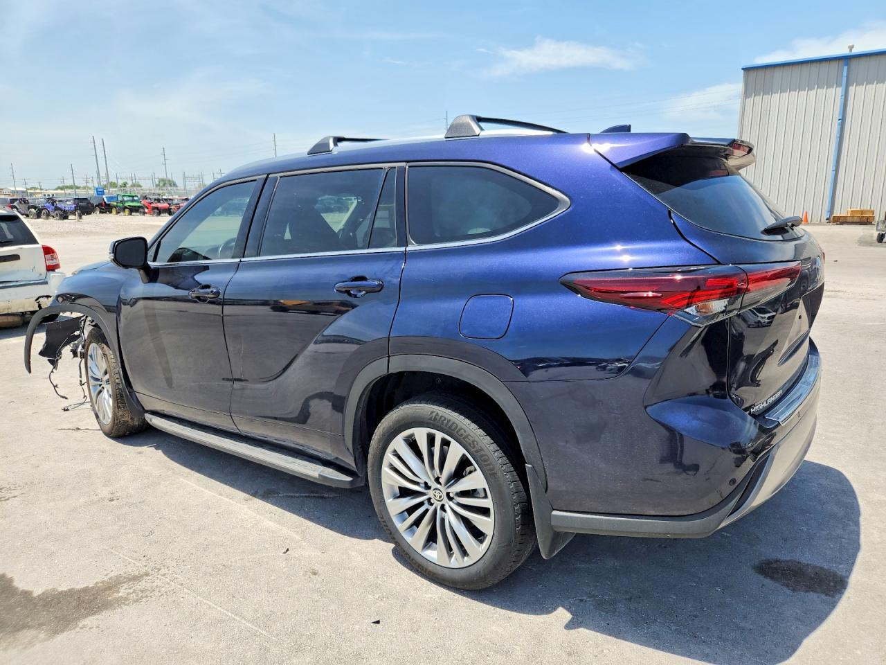 2024 Toyota Highlander Platinum - zdjęcie 2