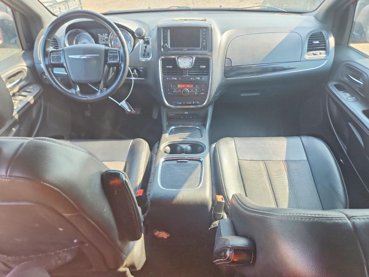 2015 Chrysler Town & Country S - zdjęcie 8