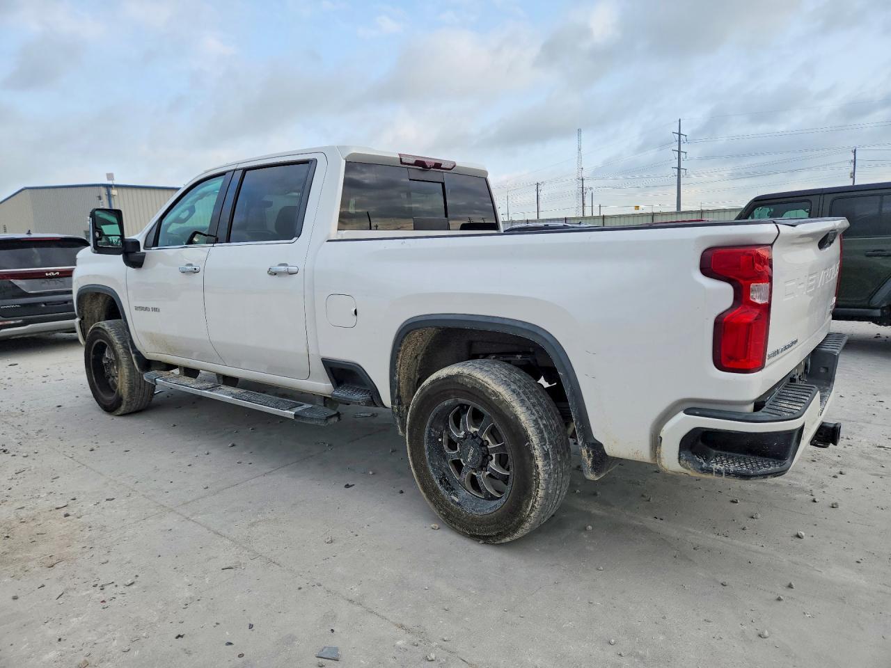 2020 Chevrolet Silverado K2500 High Country - zdjęcie 2