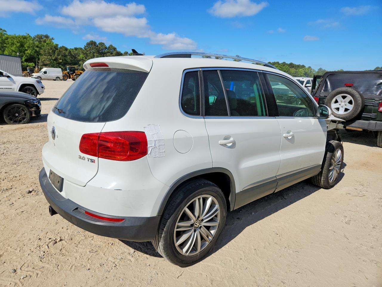 2014 Volkswagen Tiguan S - zdjęcie 3