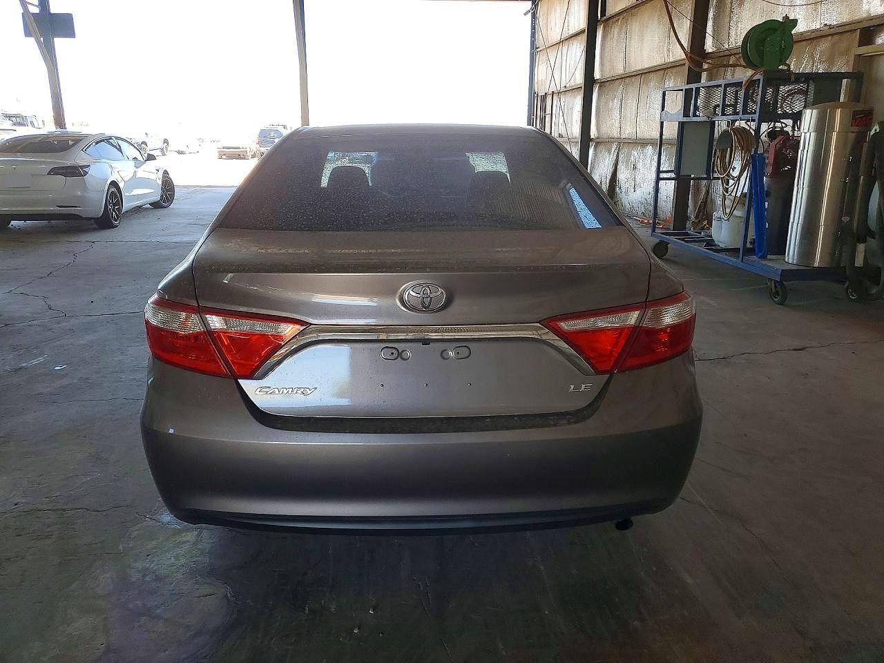 2015 Toyota Camry Le - zdjęcie 6