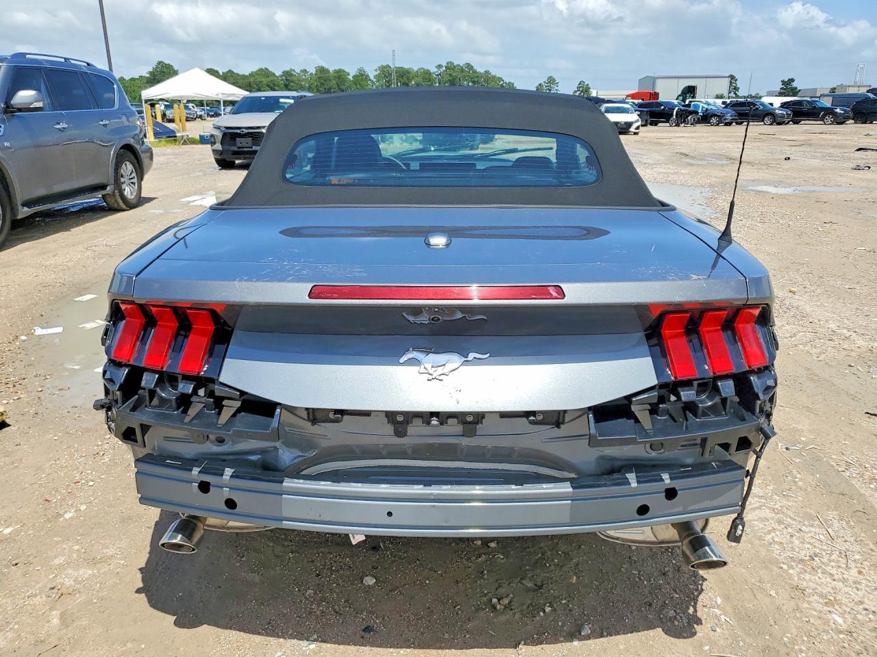 2026 Ford Mustang - zdjęcie 6