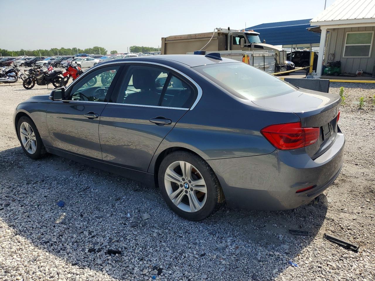 2018 BMW 330 I - zdjęcie 2