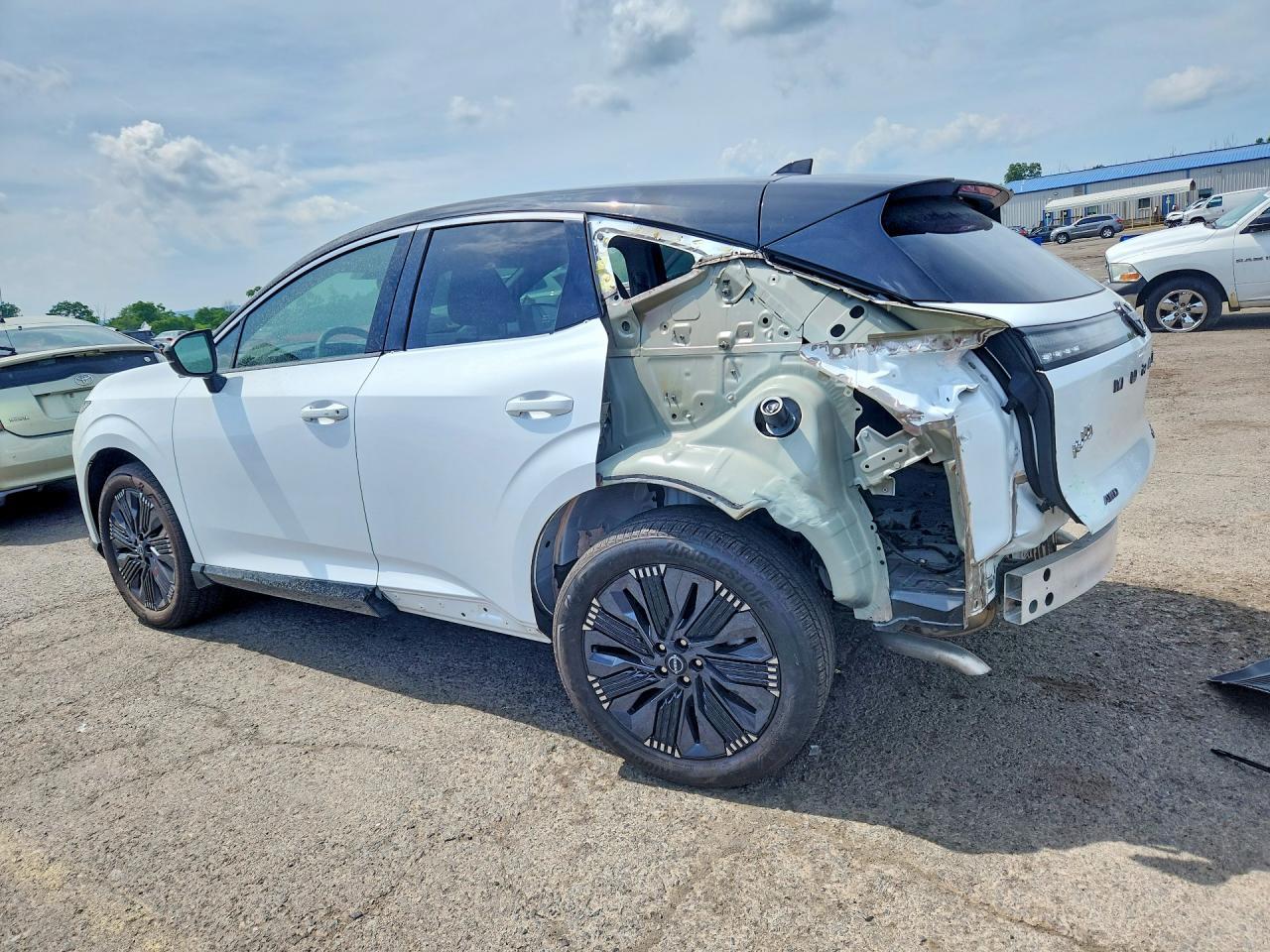 2025 Nissan Murano Platinum - zdjęcie 2