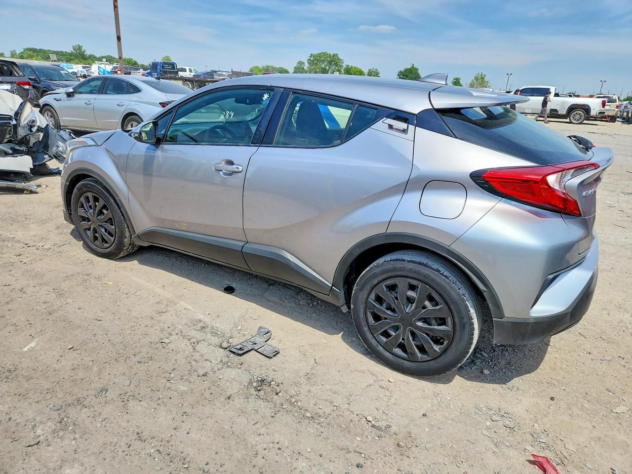 2019 Toyota C-Hr Le - zdjęcie 2