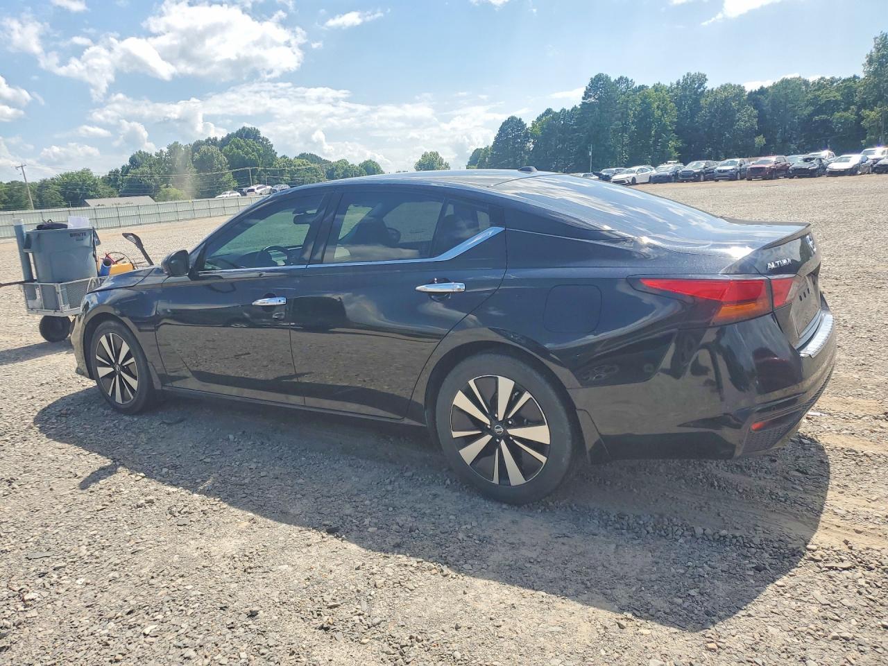 2021 Nissan Altima - zdjęcie 2