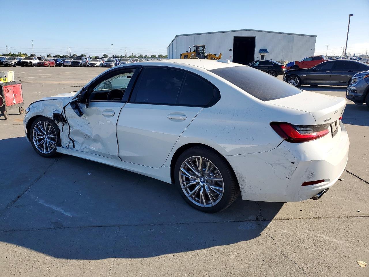 2023 BMW 330Xe - zdjęcie 2