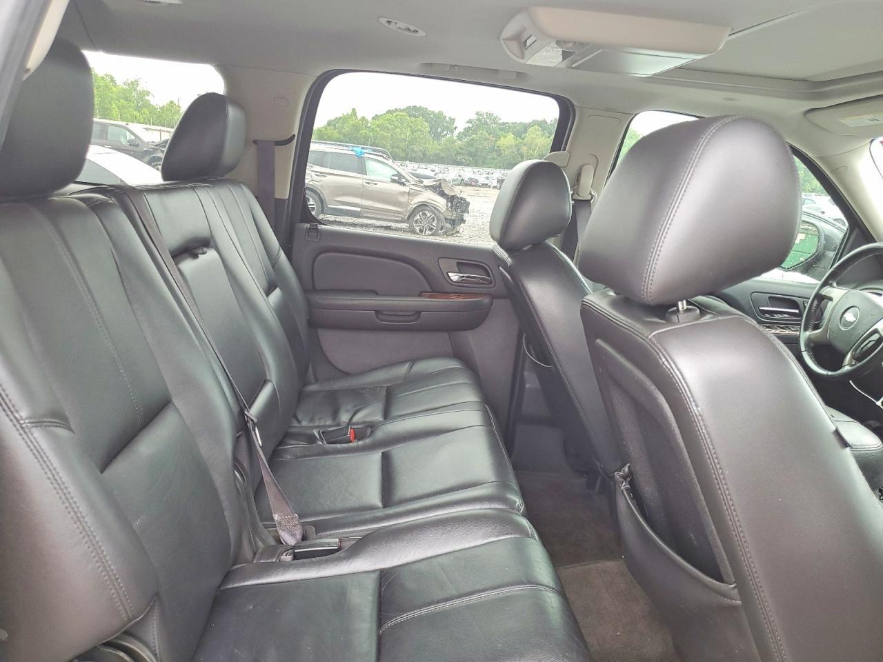 2013 Chevrolet Suburban C1500 Lt - zdjęcie 11