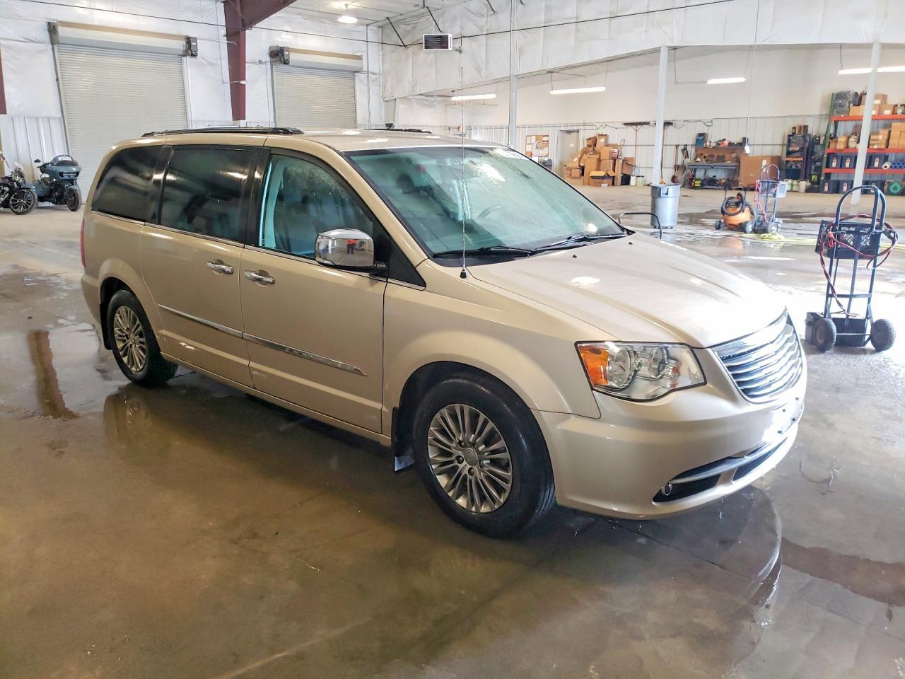 2015 Chrysler Town & Country Touring L - zdjęcie 4