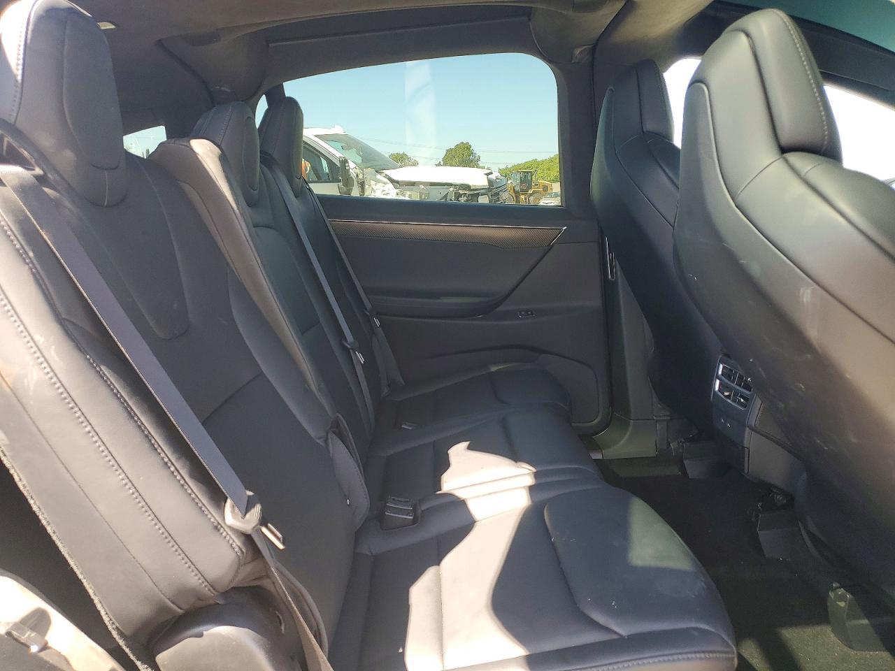 2017 Tesla Model X - zdjęcie 11