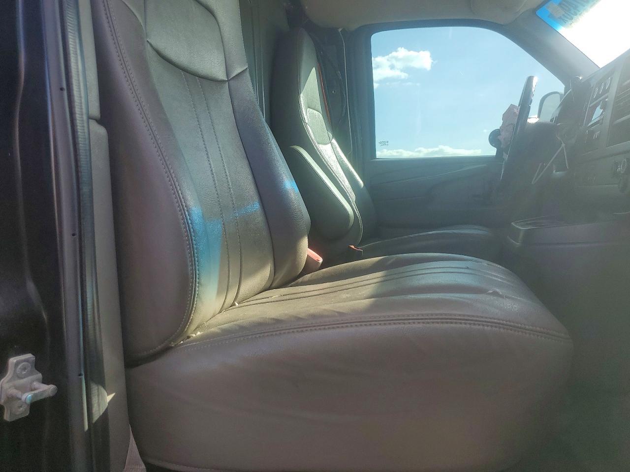 2014 Chevrolet Express G1500 - zdjęcie 11