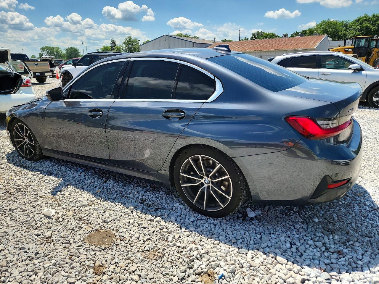 2021 BMW 330Xi - zdjęcie 2