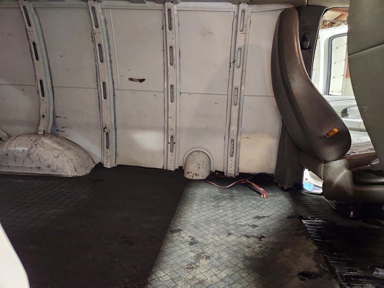 2014 Chevrolet Express G1500 - zdjęcie 11