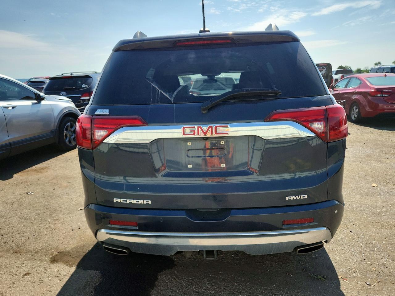 2018 GMC Acadia Denali - zdjęcie 6