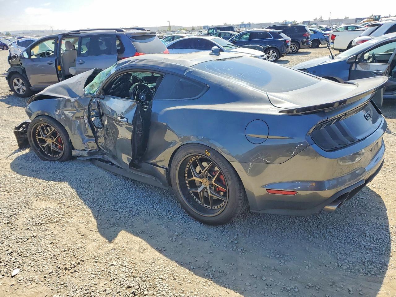 2020 Ford Mustang Gt - zdjęcie 2