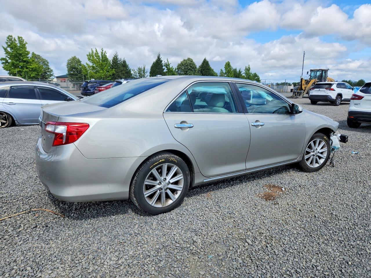 2014 Toyota Camry Xle - zdjęcie 3