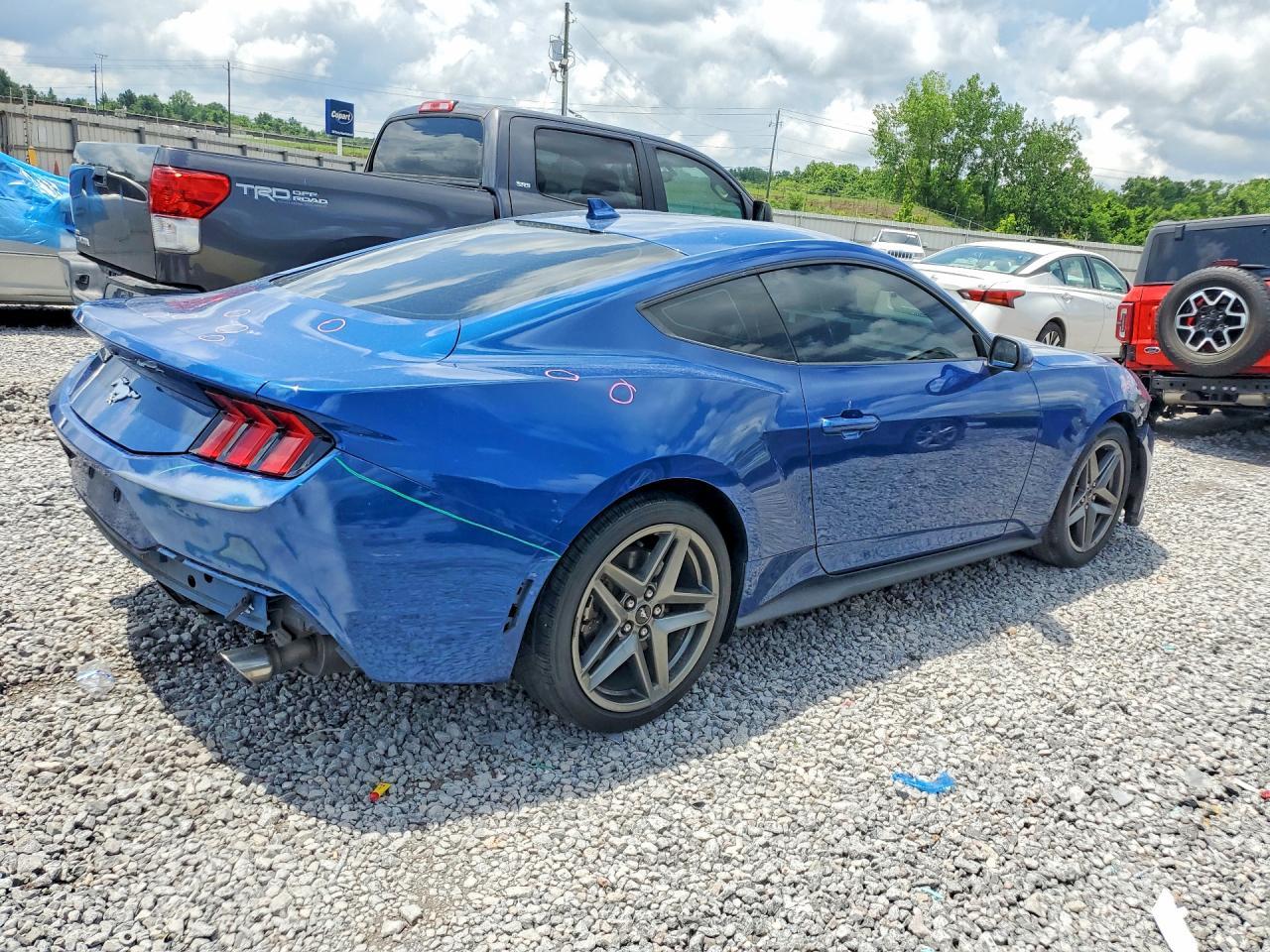 2024 Ford Mustang - zdjęcie 3