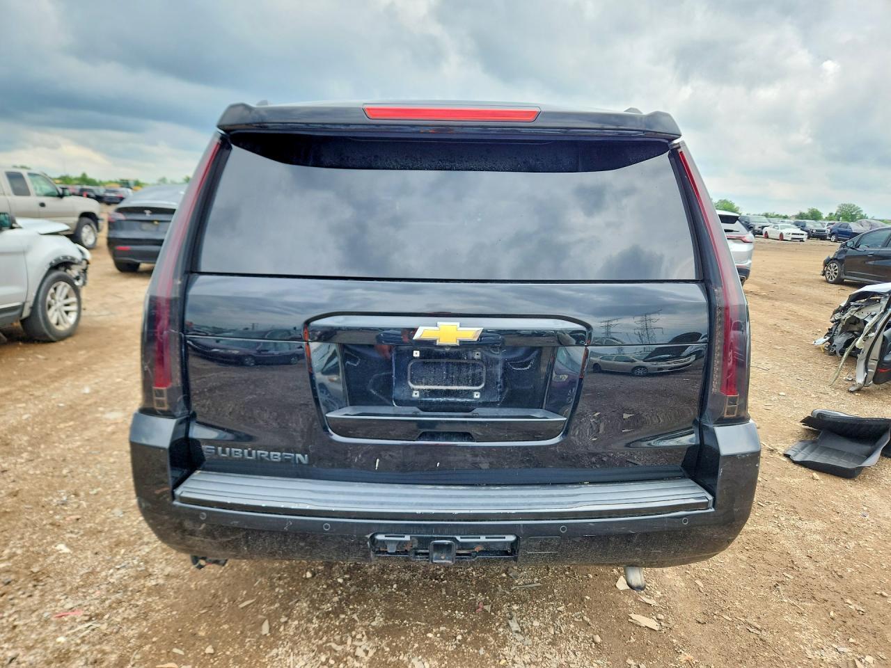 2016 Chevrolet Suburban - zdjęcie 6