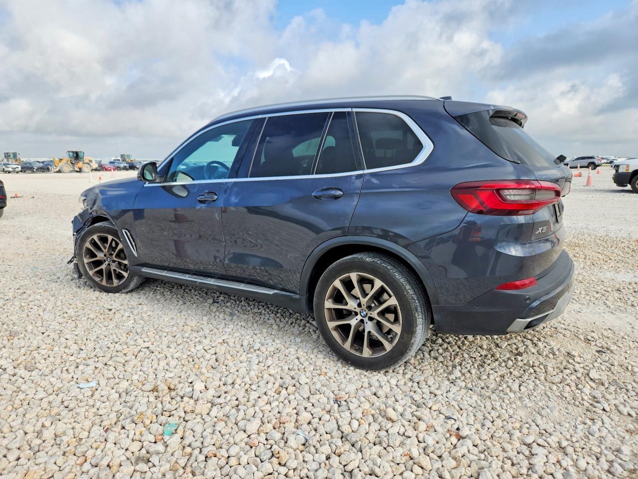 2021 BMW X5 Sdrive 40I - zdjęcie 2