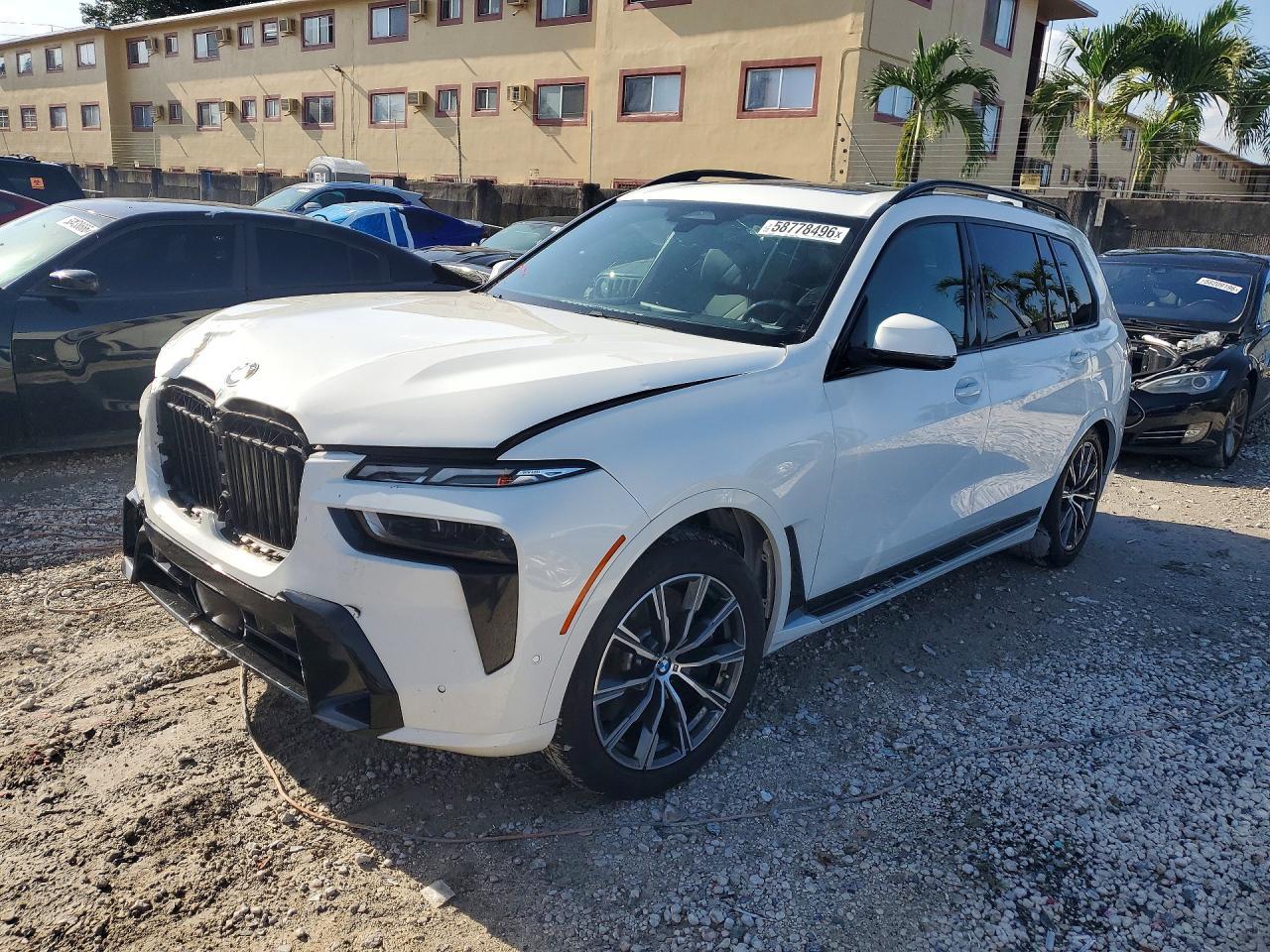 2025 BMW X7 xDrive40I - zdjęcie główne