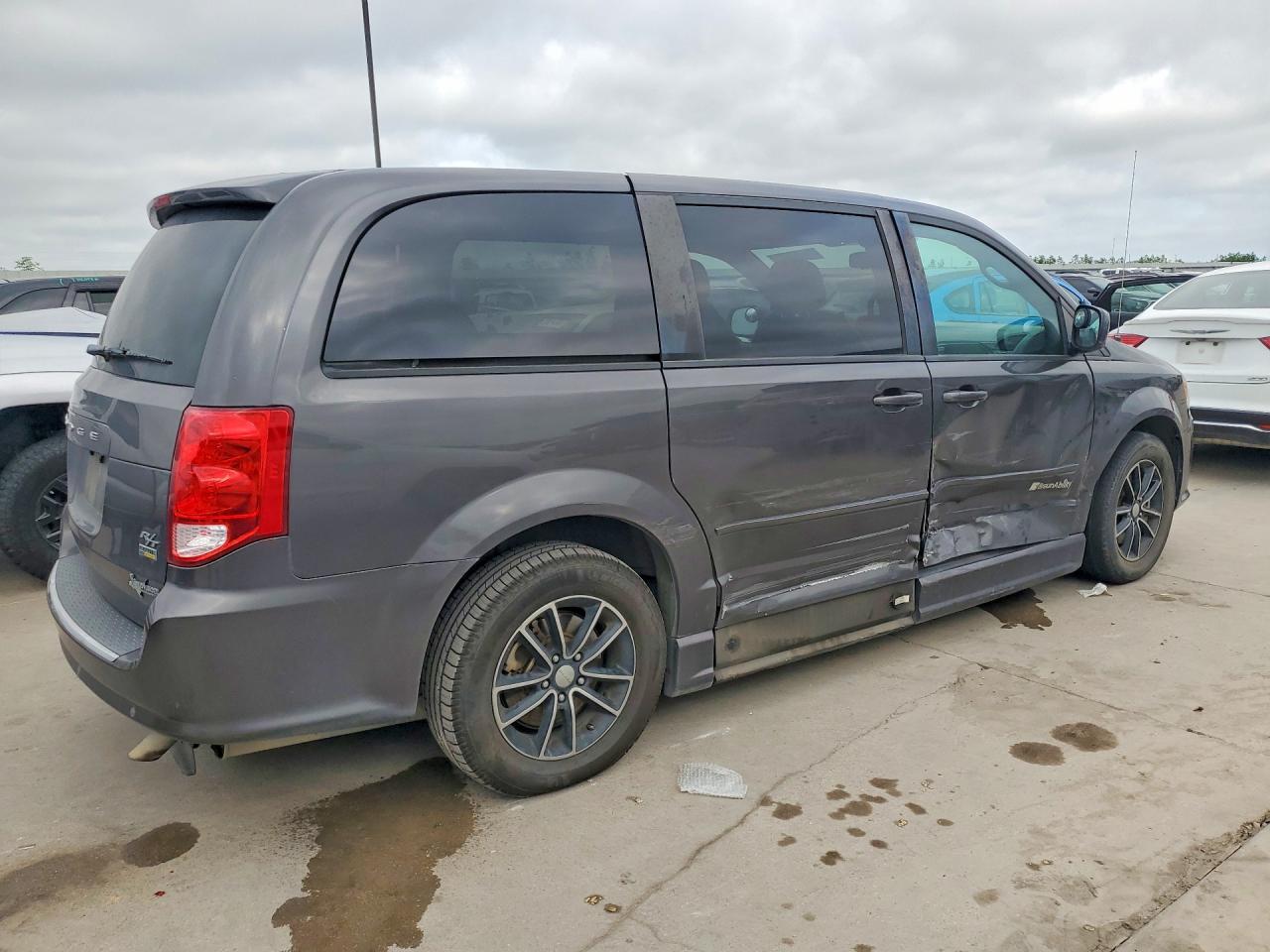 2015 Dodge Grand Caravan R/T - zdjęcie 3