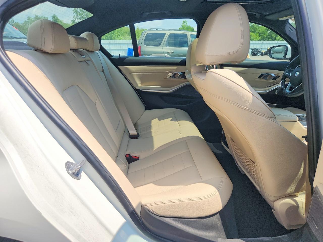 2020 BMW 330Xi - zdjęcie 10