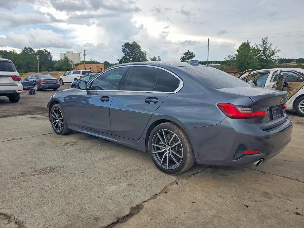 2020 BMW 330I - zdjęcie 2