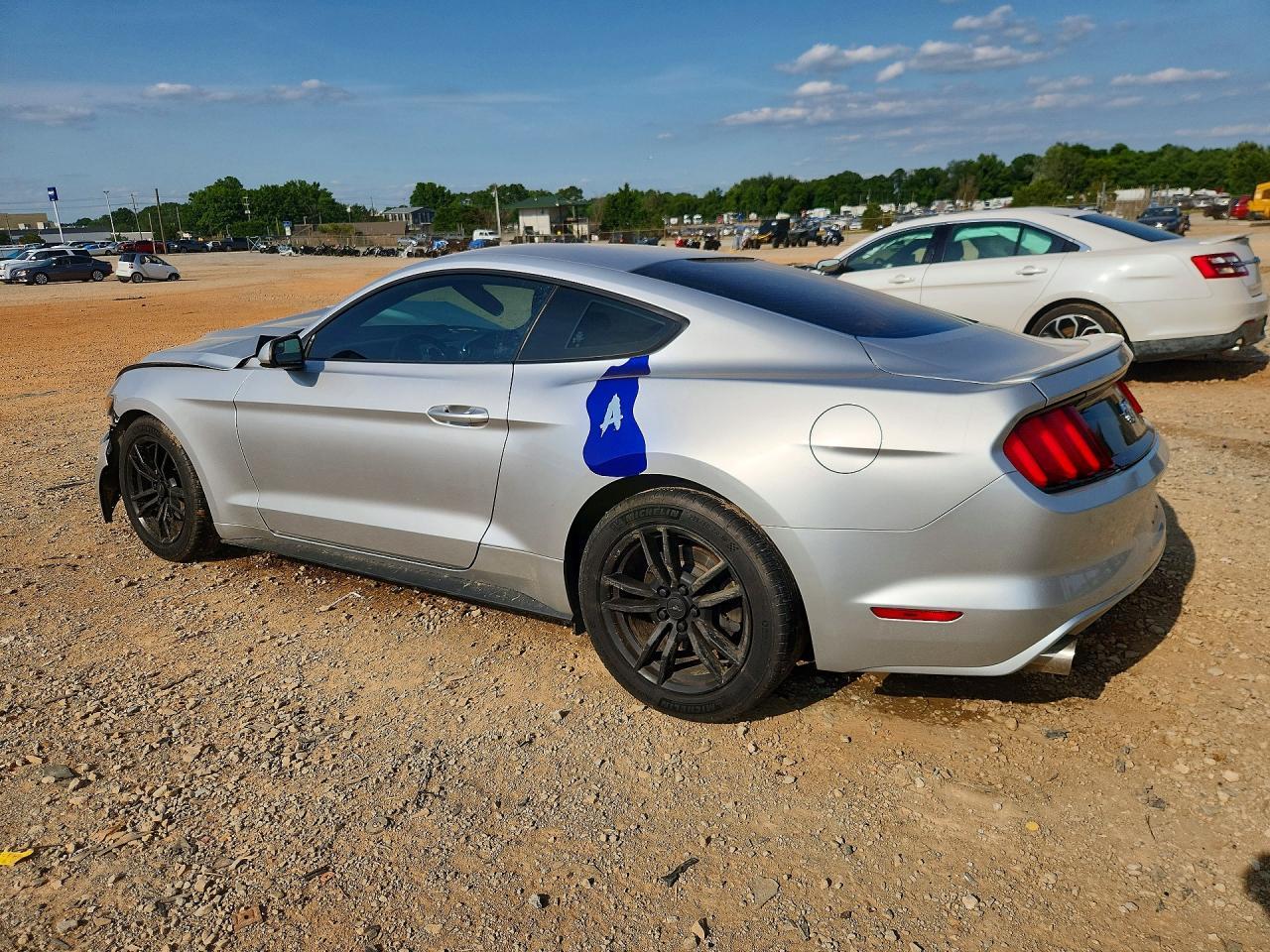 2017 Ford Mustang - zdjęcie 2