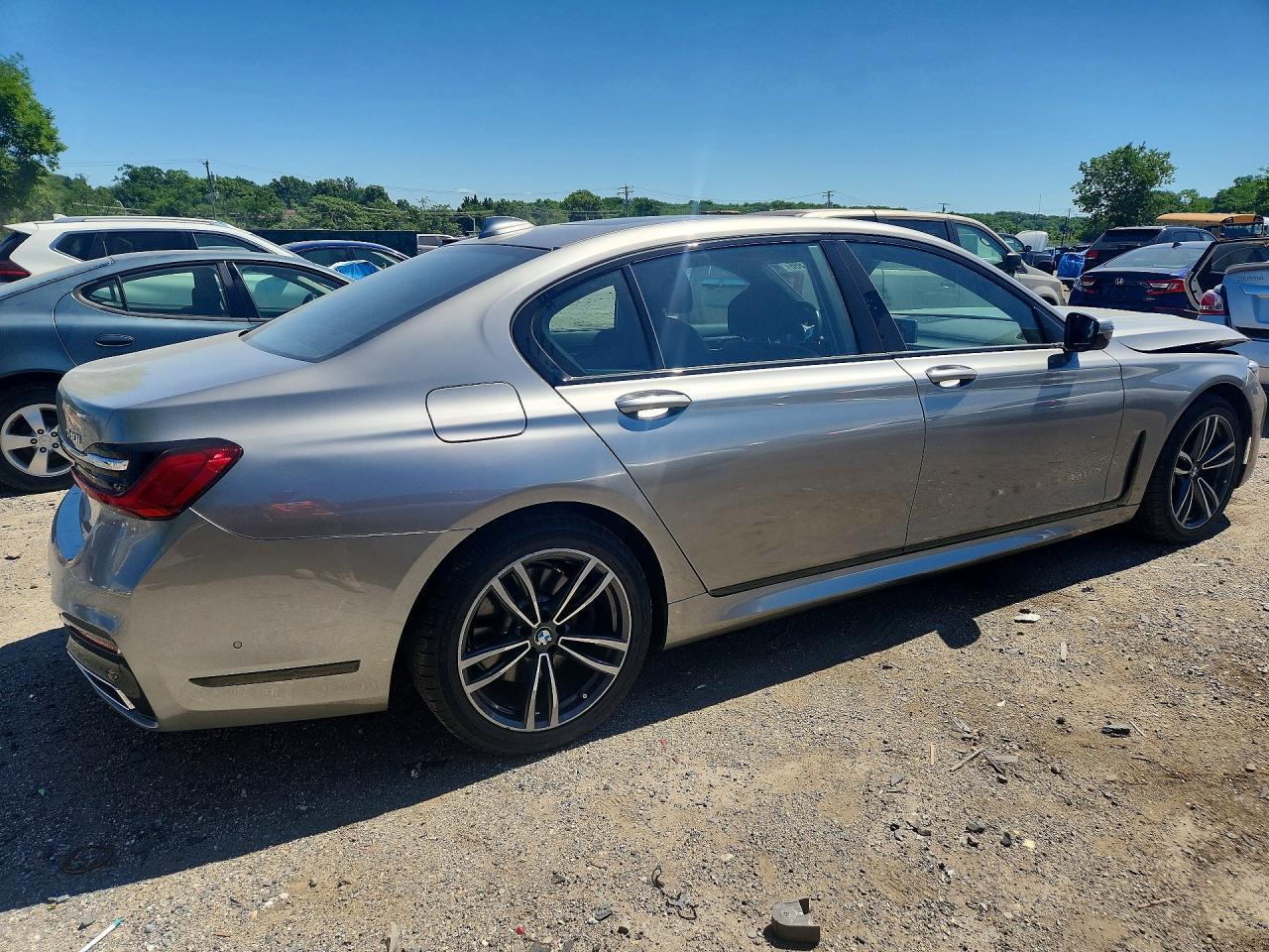 2021 BMW Seria 7 740i - zdjęcie 3