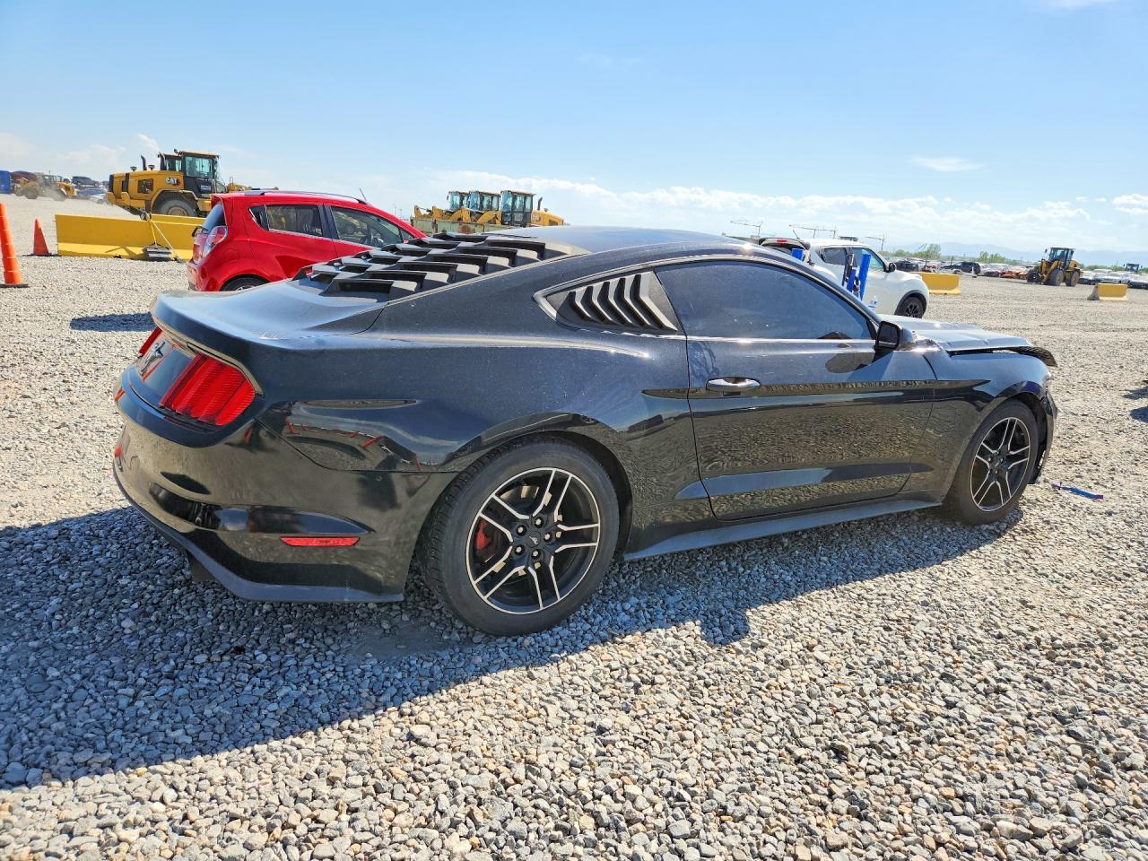 2017 Ford Mustang - zdjęcie 3